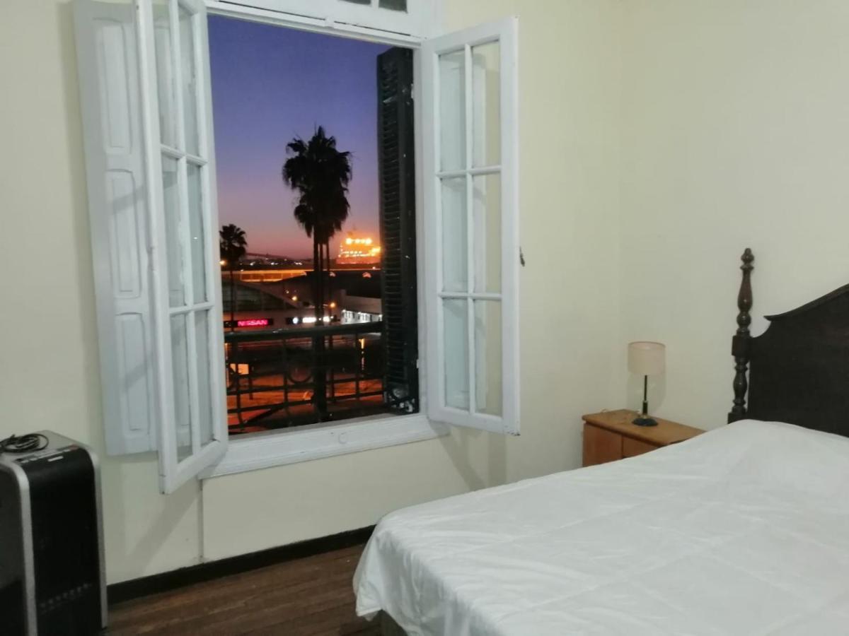 En Edificio Palacio Colon * Montevideo